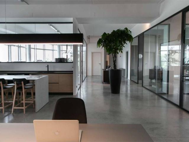 Locale Commerciale in affitto a Carpi, Modena
