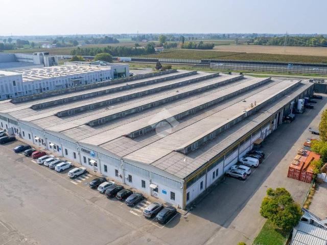 Locale Commerciale in affitto a Unione delle Terre d'Argine, Carpi