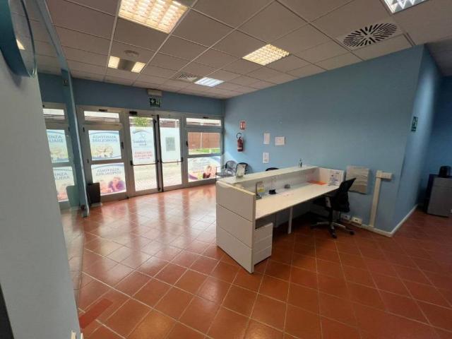Locale Commerciale in affitto a Unione delle Terre d'Argine, Carpi