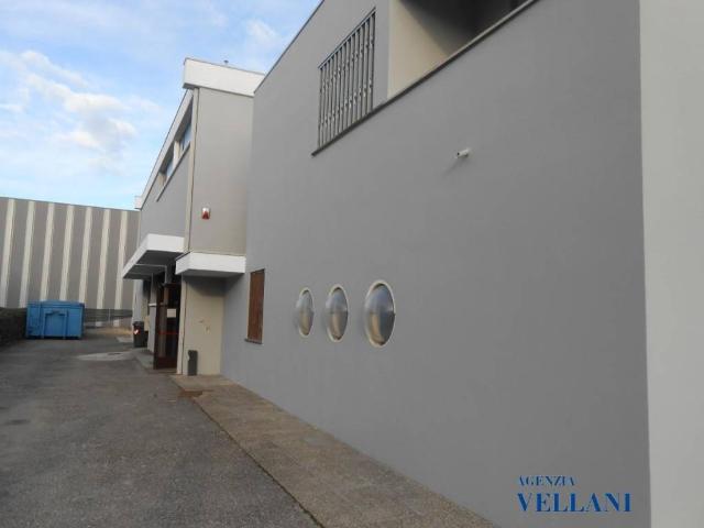 Locale Commerciale in affitto a Unione delle Terre d'Argine, Carpi