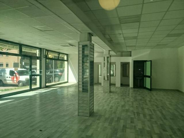 Locale Commerciale in affitto a Unione delle Terre d'Argine, Carpi