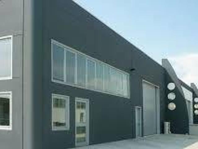 Locale Commerciale in affitto a Carrara, Toscana
