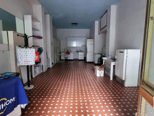 Locale Commerciale in affitto a Perticata, Carrara