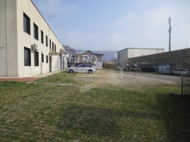 Locale Commerciale in affitto a Carrè, Veneto