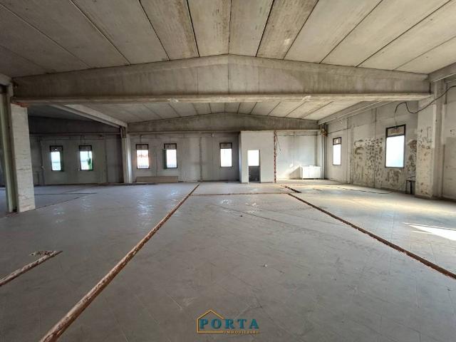 Locale Commerciale in affitto a Piemonte, Cuneo