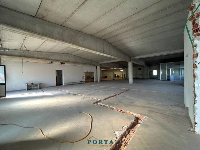 Locale Commerciale in affitto a Piemonte, Cuneo