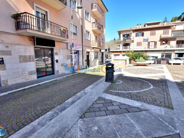 Locale Commerciale in affitto a Carsoli, Abruzzo