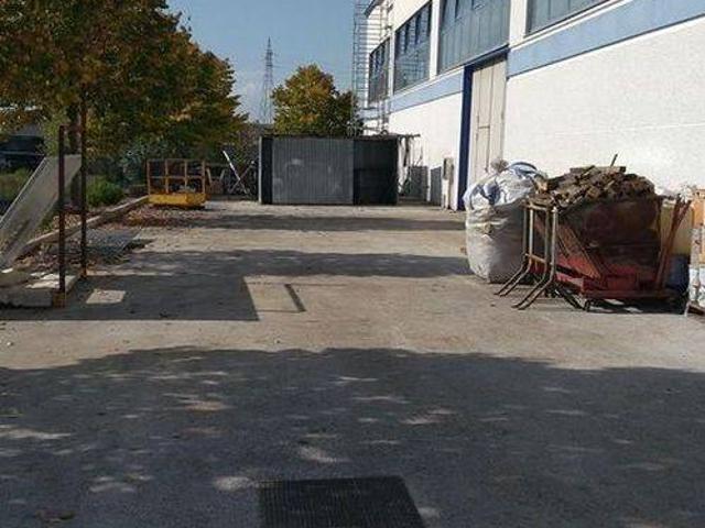 Locale Commerciale in affitto a Pontemurello, Marche