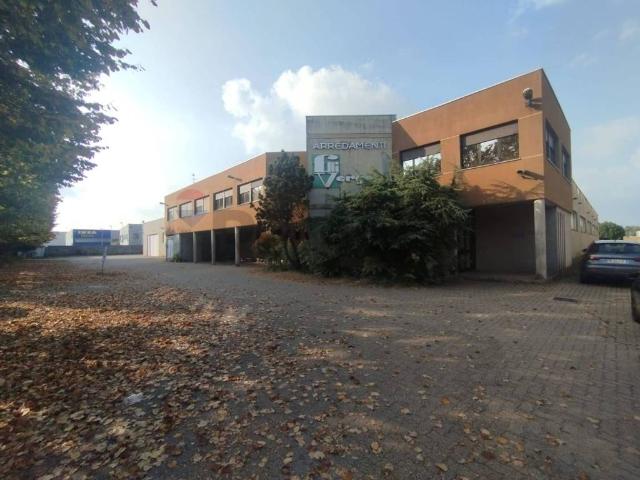 Locale Commerciale in affitto a Carugate, Lombardia