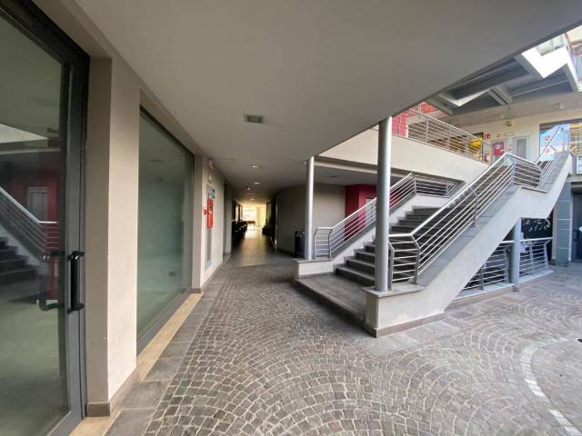 Locale Commerciale in affitto a Carvico, Lombardia