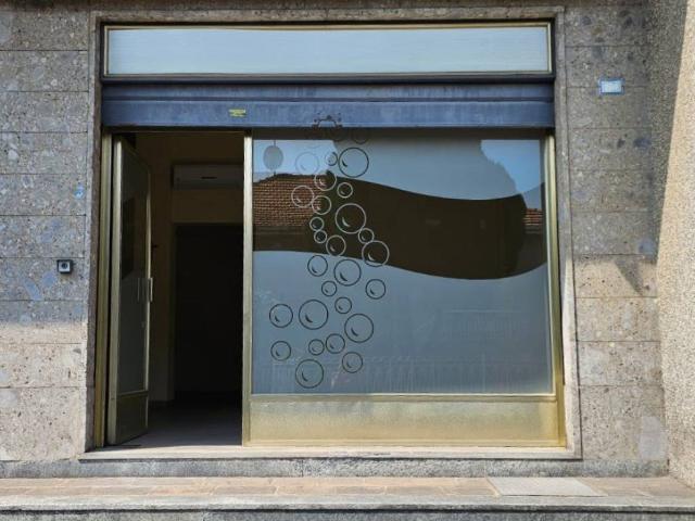 Locale Commerciale in vendita a Carvico, Lombardia