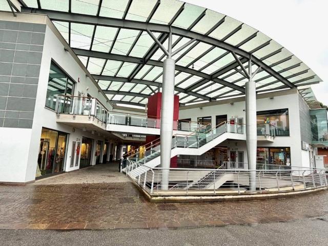 Locale Commerciale in affitto a Carvico, Lombardia