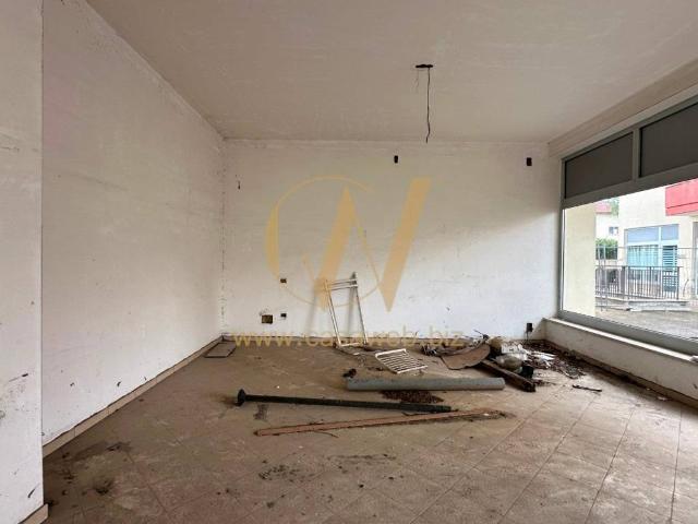 Locale Commerciale in affitto a Casagiove, Campania