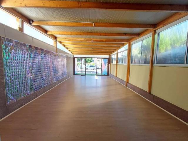 Locale Commerciale in affitto a Casagiove, Campania
