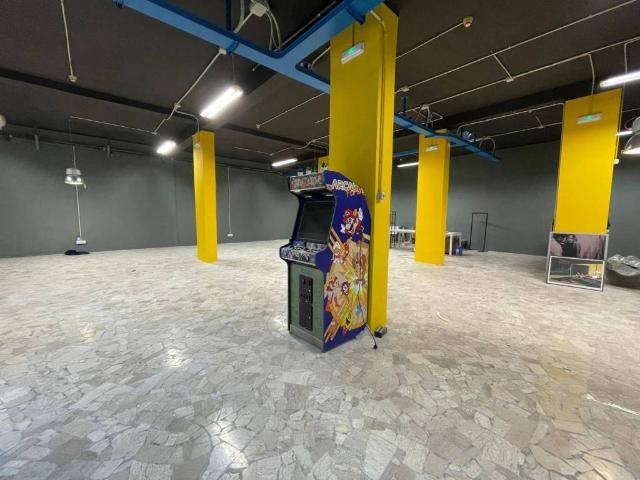 Locale Commerciale in affitto a Casagiove, Campania