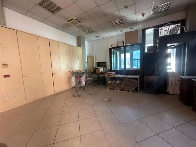 Locale Commerciale in affitto a Casagiove, Campania