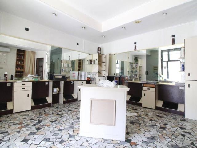 Locale Commerciale in affitto a Casagiove, Campania