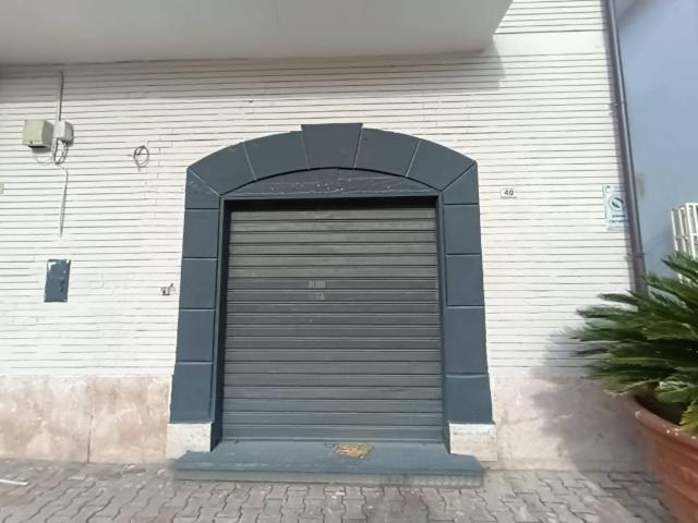 Locale Commerciale in affitto a Casagiove, Campania