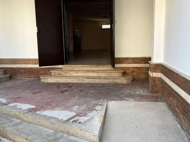 Locale Commerciale in affitto a Casal Di Principe, Campania