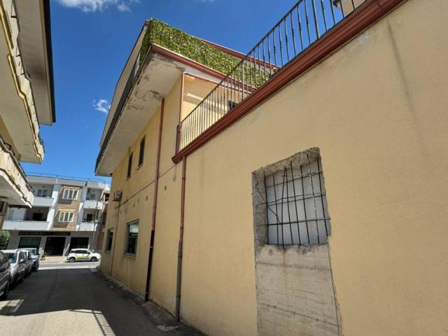 Locale Commerciale in affitto a Casal Di Principe, Campania