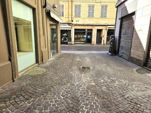 Locale Commerciale in affitto a Piemonte, Alessandria