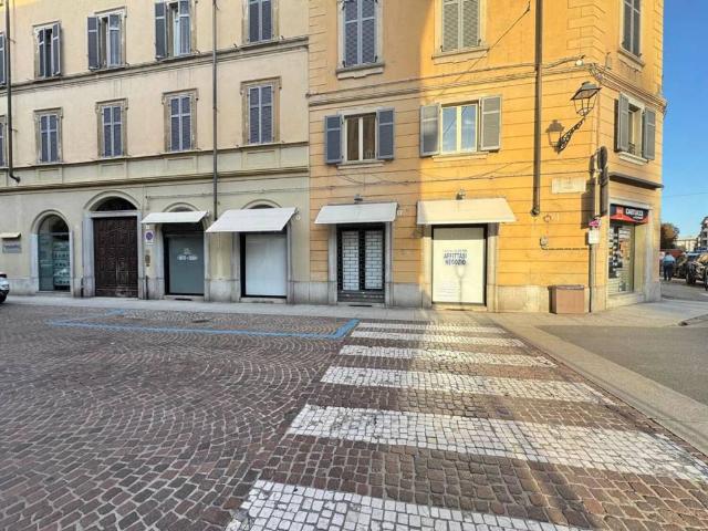 Locale Commerciale in affitto a Piemonte, Alessandria