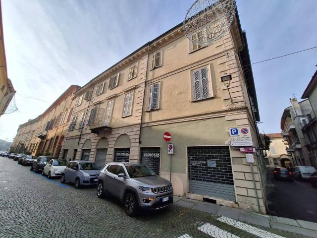 Locale Commerciale in affitto a Oltreponte, Piemonte