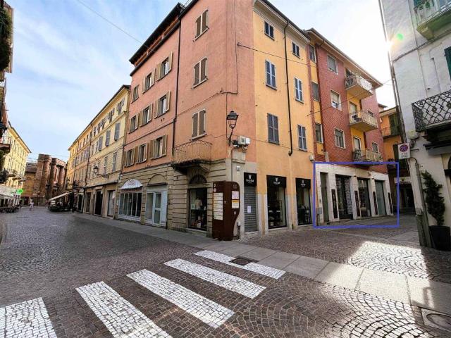 Locale Commerciale in affitto a Piemonte, Alessandria