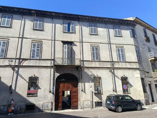 Locale Commerciale in affitto a Oltreponte, Piemonte