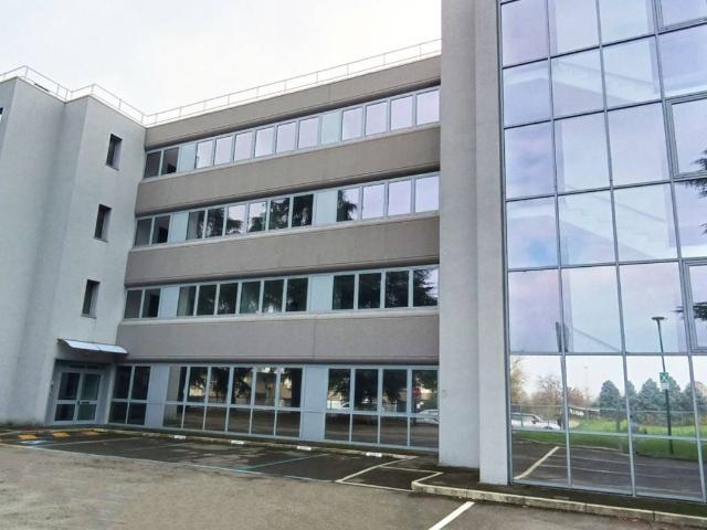 Locale Commerciale in affitto a Unione dei comuni Valli del Reno, Lavino e Samoggia, Casalecchio Di Reno