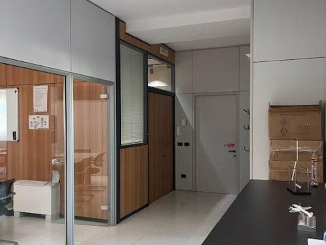 Locale Commerciale in affitto a Unione dei comuni Valli del Reno, Lavino e Samoggia, Casalecchio Di Reno