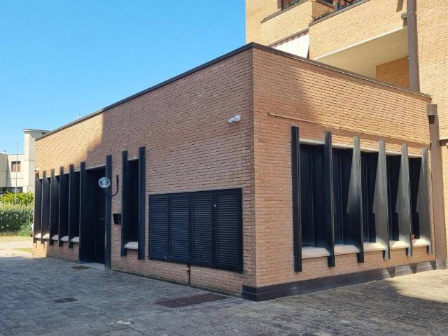 Locale Commerciale in affitto a Unione dei comuni Valli del Reno, Lavino e Samoggia, Casalecchio Di Reno