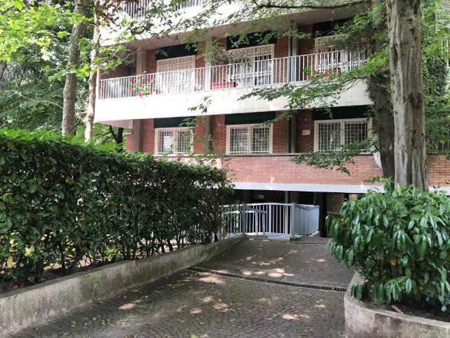 Locale Commerciale in affitto a Unione dei comuni Valli del Reno, Lavino e Samoggia, Casalecchio Di Reno