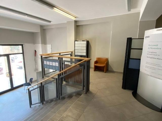 Locale Commerciale in affitto a Unione dei comuni Valli del Reno, Lavino e Samoggia, Casalecchio Di Reno