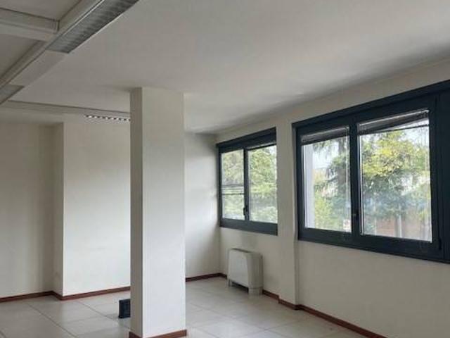 Locale Commerciale in affitto a Unione dei comuni Valli del Reno, Lavino e Samoggia, Casalecchio Di Reno