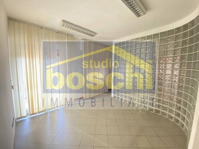 Locale Commerciale in affitto a Unione dei comuni Valli del Reno, Lavino e Samoggia, Casalecchio Di Reno