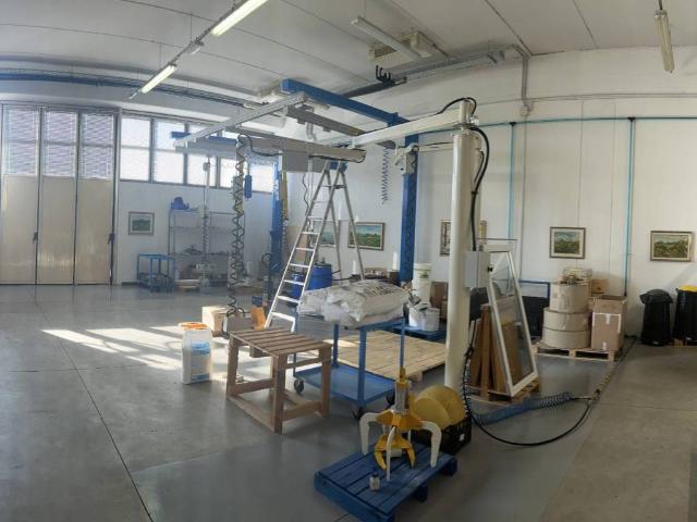 Locale Commerciale in affitto a Casalecchio Di Reno, Reggio Emilia