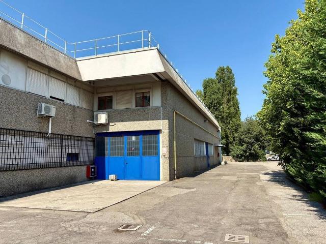 Locale Commerciale in affitto a Unione dei comuni Valli del Reno, Lavino e Samoggia, Casalecchio Di Reno