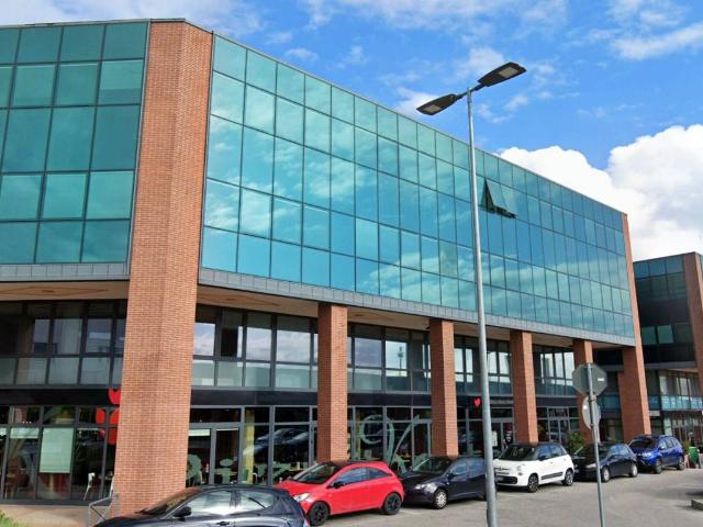 Locale Commerciale in affitto a Unione dei comuni Valli del Reno, Lavino e Samoggia, Casalecchio Di Reno