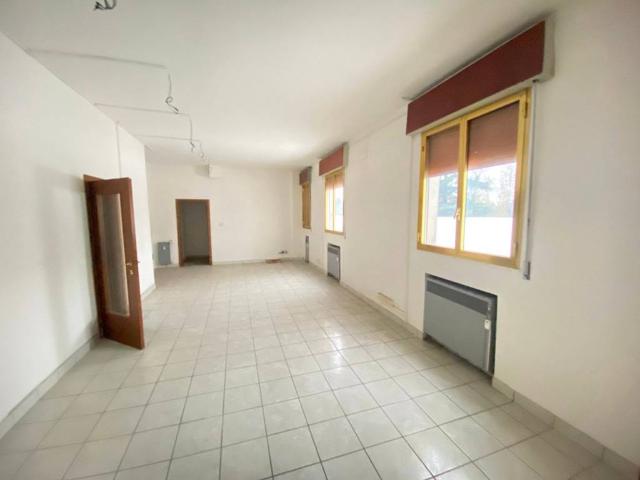 Locale Commerciale in affitto a Unione dei comuni Valli del Reno, Lavino e Samoggia, Casalecchio Di Reno