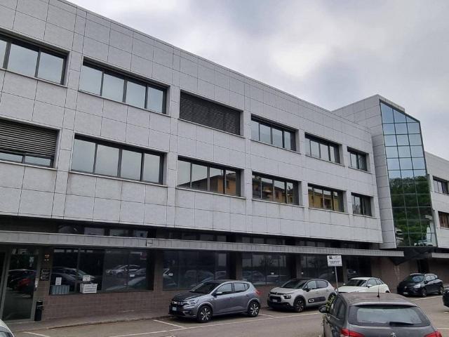 Locale Commerciale in affitto a Unione dei comuni Valli del Reno, Lavino e Samoggia, Casalecchio Di Reno