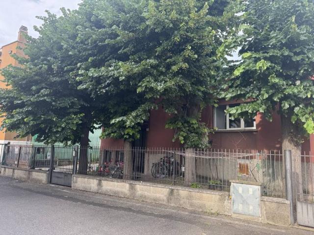 Locale Commerciale in affitto a Unione dei comuni Valli del Reno, Lavino e Samoggia, Casalecchio Di Reno