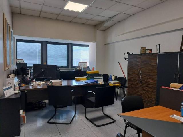 Locale Commerciale in affitto a Unione dei comuni Valli del Reno, Lavino e Samoggia, Casalecchio Di Reno