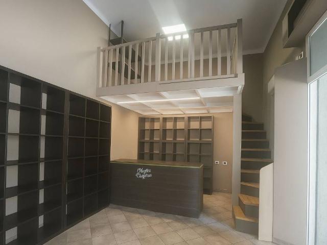 Locale Commerciale in affitto a Unione dei comuni Valli del Reno, Lavino e Samoggia, Casalecchio Di Reno