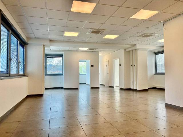 Locale Commerciale in affitto a Unione dei comuni Valli del Reno, Lavino e Samoggia, Casalecchio Di Reno