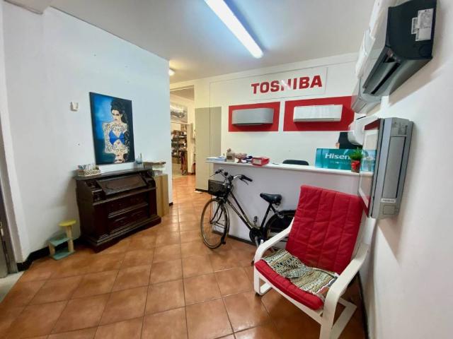 Locale Commerciale in affitto a Unione dei comuni Valli del Reno, Lavino e Samoggia, Casalecchio Di Reno