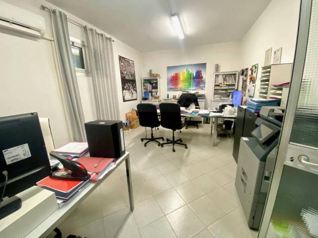 Locale Commerciale in affitto a Unione dei comuni Valli del Reno, Lavino e Samoggia, Casalecchio Di Reno