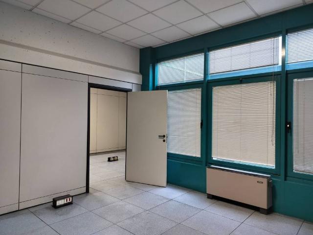 Locale Commerciale in affitto a Unione dei comuni Valli del Reno, Lavino e Samoggia, Casalecchio Di Reno