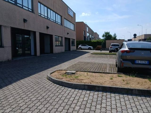 Locale Commerciale in affitto a Unione dei comuni Valli del Reno, Lavino e Samoggia, Casalecchio Di Reno