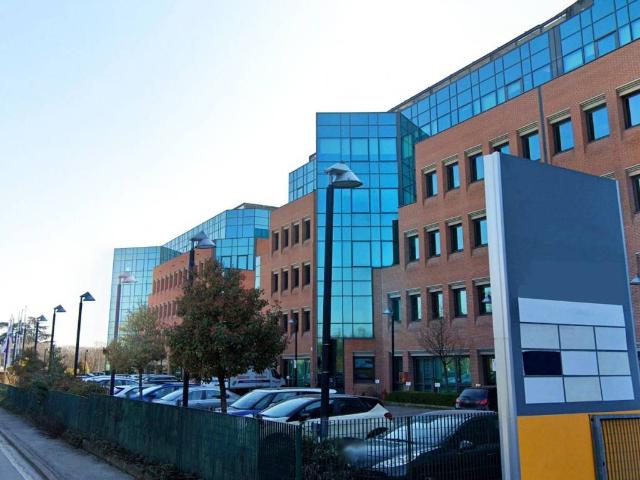 Locale Commerciale in affitto a Unione dei comuni Valli del Reno, Lavino e Samoggia, Casalecchio Di Reno